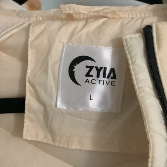 Zyia Active Hooded Jacket with pockets - Picture 2 of 5